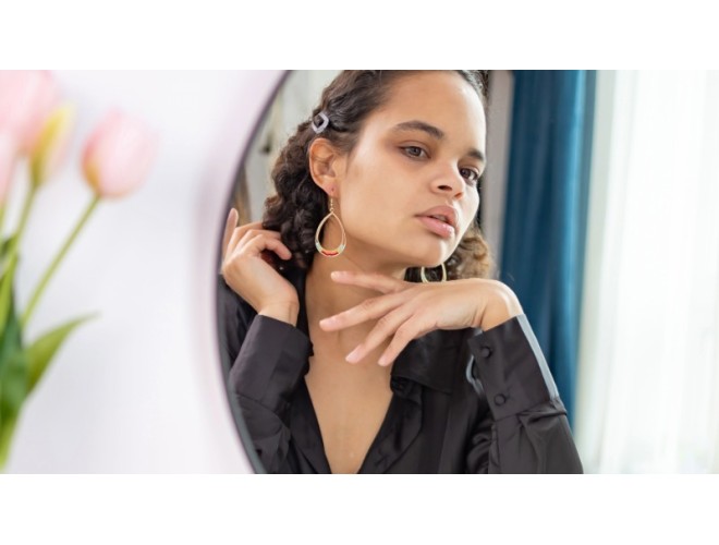 Aromatherapy oils to break free of comparison