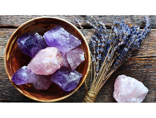 Using crystals and essential oils in synergistic ritual Using crystals and essential oils in synergistic ritual