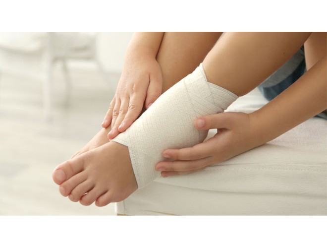 Aromatherapy essential oils for sprains, strains & fractures